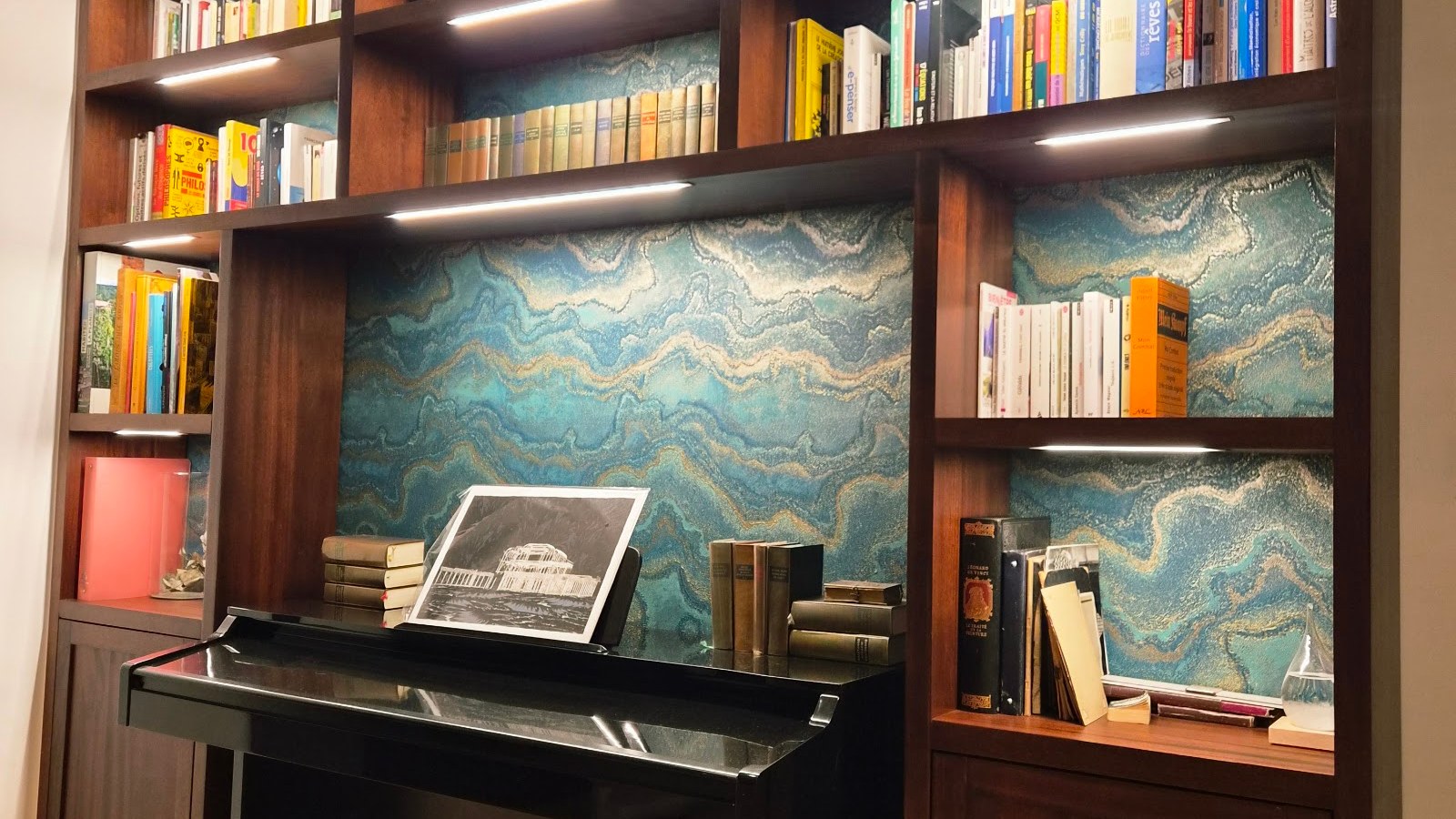 Coin bibliothèque d'un logement Écrin de Pause