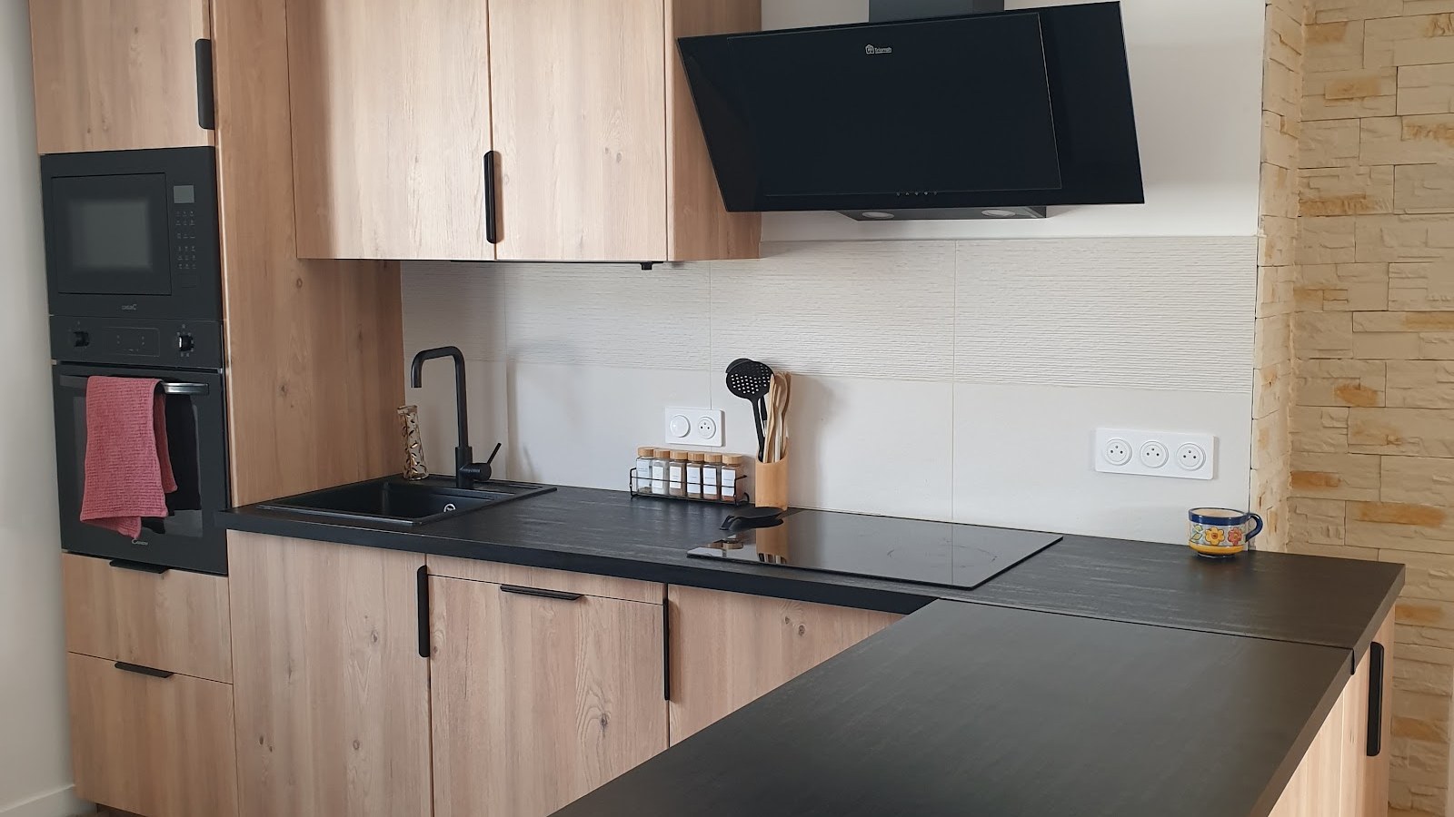 Cuisine équipée d'un logement Écrin de Pause